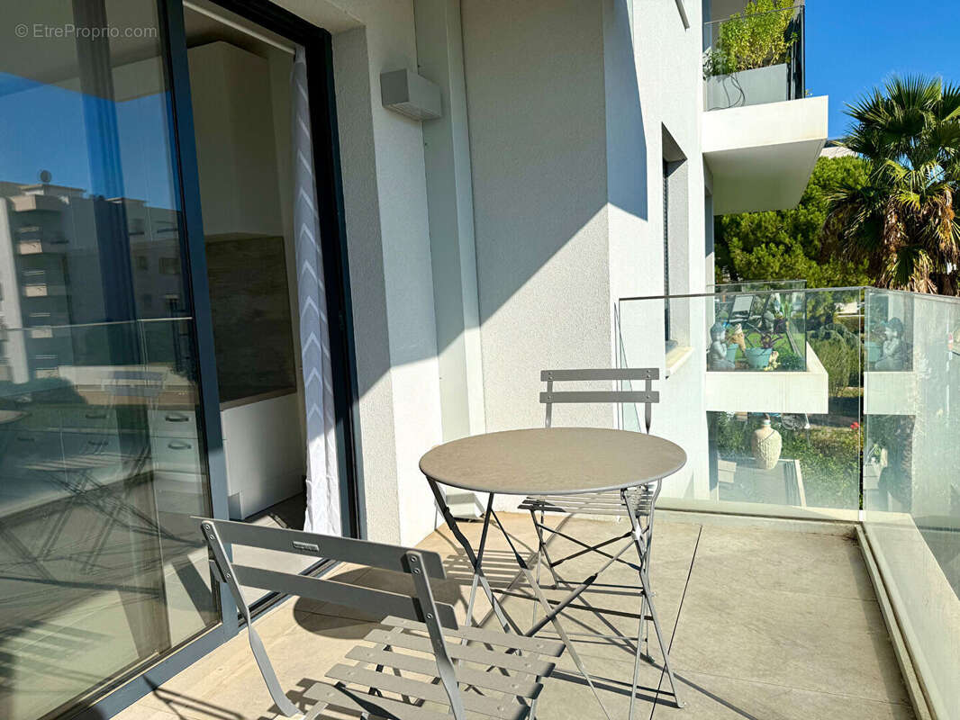 Appartement à SAINT-LAURENT-DU-VAR