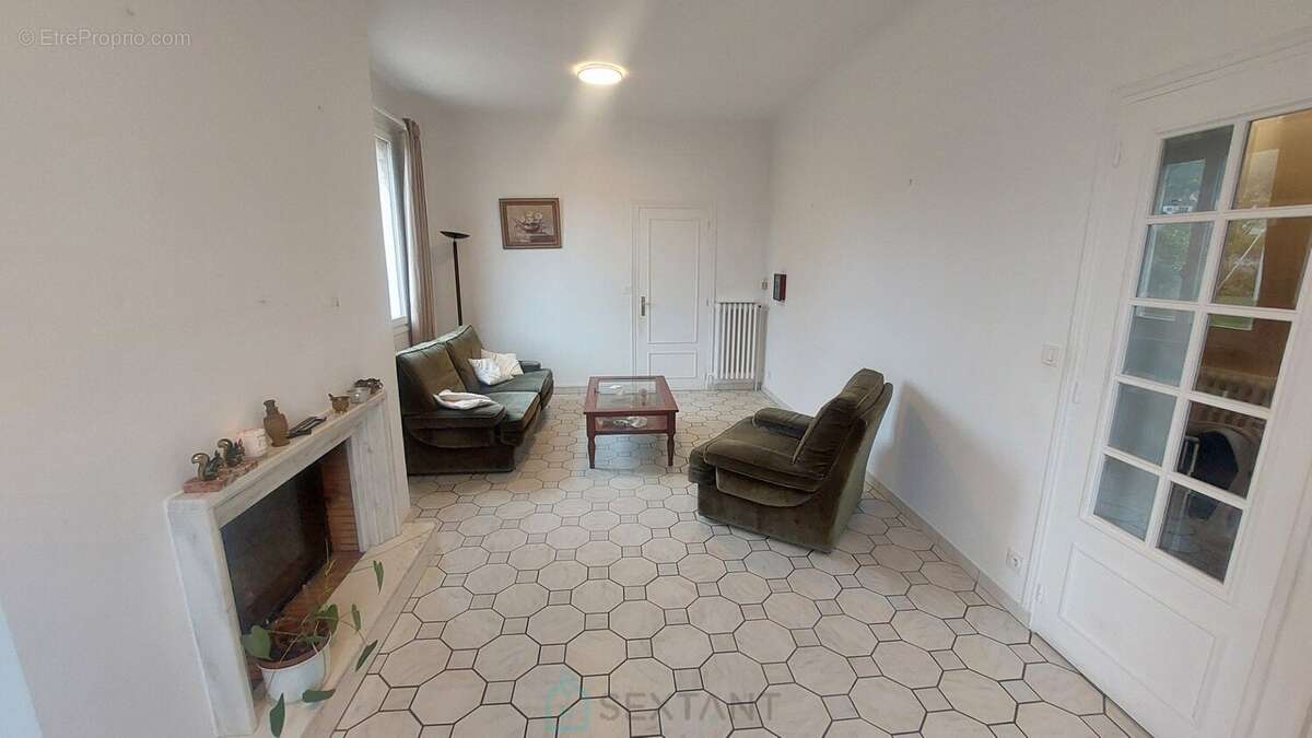 Maison bourgeoise à rénover en coeur de village - photo 3