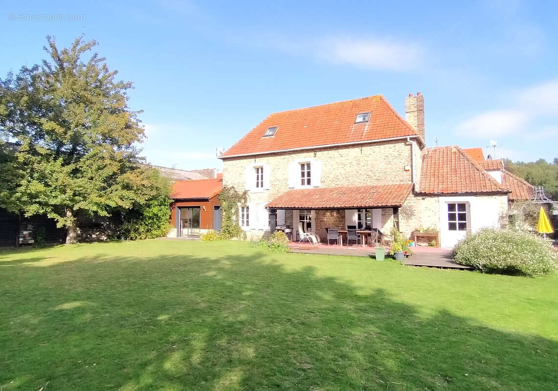 Maison à SAINT-ETIENNE-AU-MONT