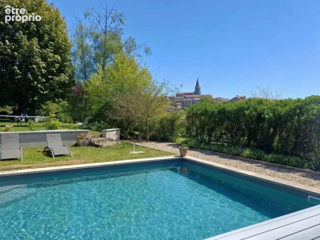 Maison 320 m² à Saint-Martin-En-Haut  - photo 4