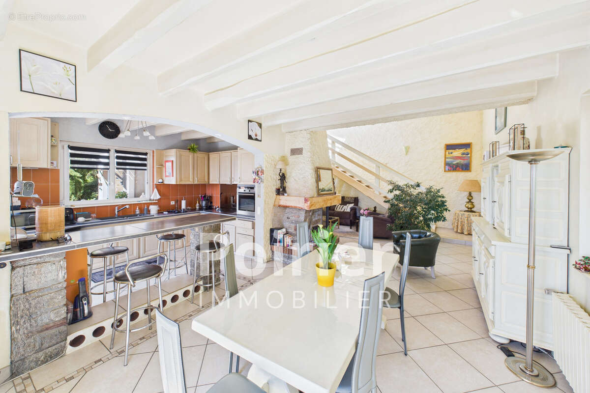 Maison à SAINT-CERGUES