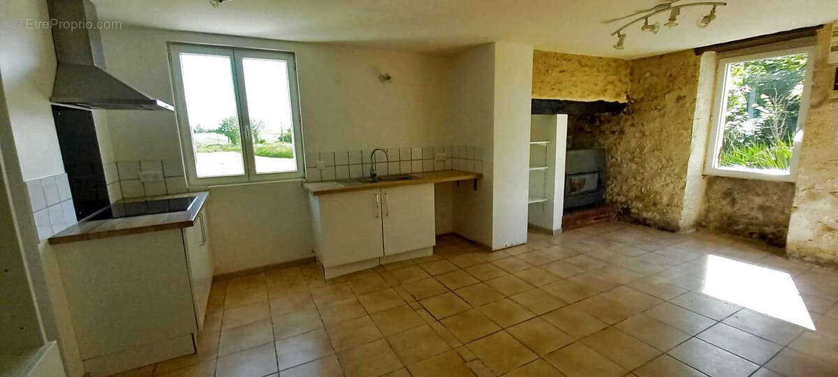 Maison à MONTAIGU-DE-QUERCY