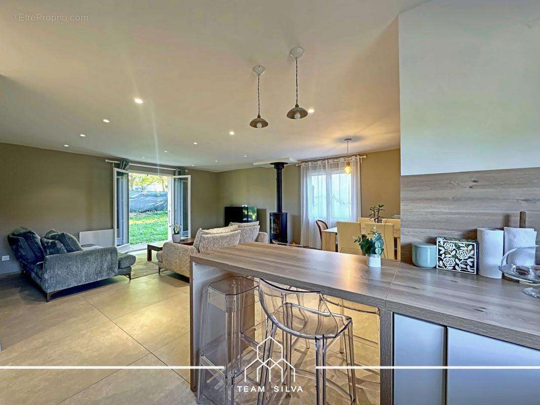 Maison à SAINT-GENIS-LAVAL