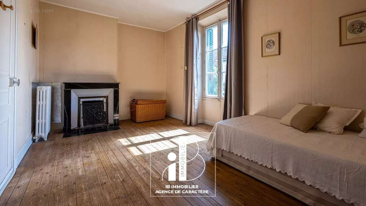 Maison à SAMOIS-SUR-SEINE