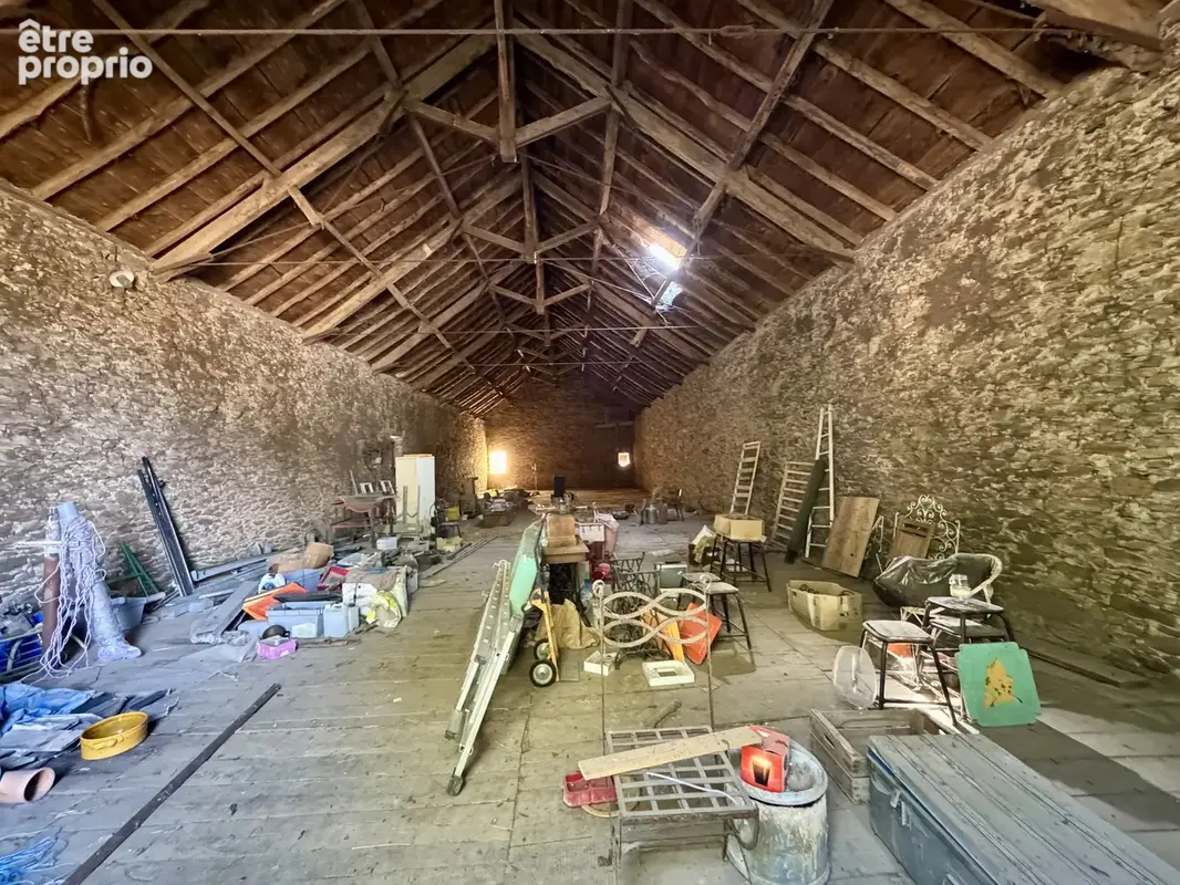 Rieupeyroux – Maison en pierre avec granges et 1,9 ha - photo 14