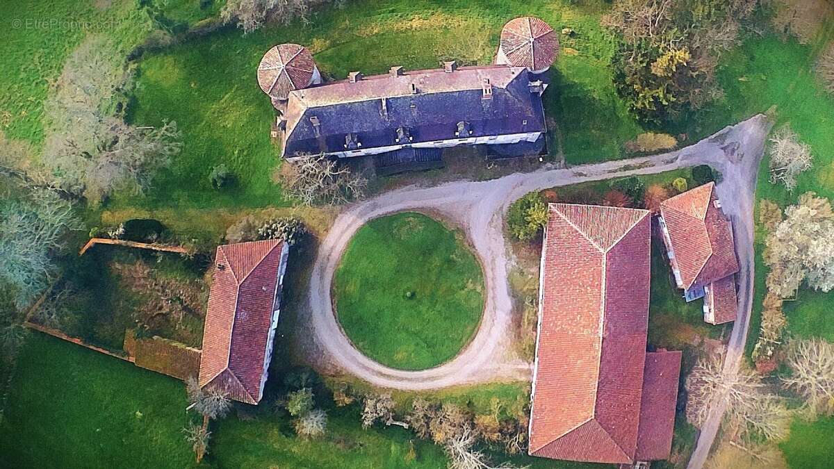 Maison à CONFOLENS