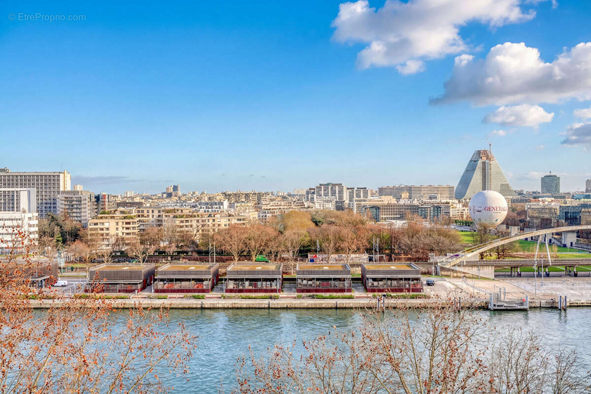 Appartement à PARIS-16E