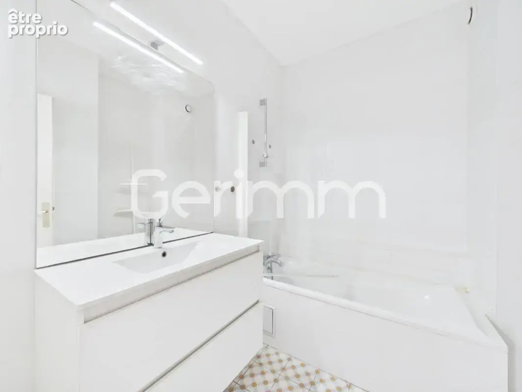 Vente - Appartement - 4 pièces + cuisine - 89,30 m² - 179 000 € - photo 9