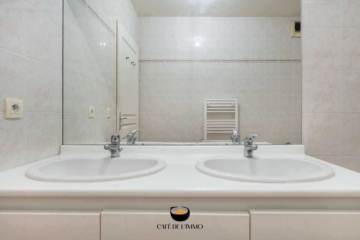 Appartement à MARSEILLE-4E