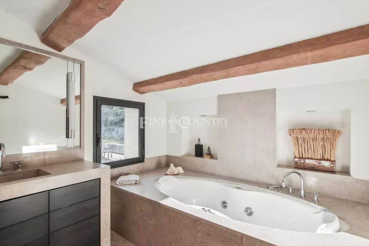 Maison à TOURRETTES