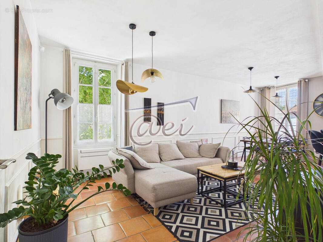 Appartement à POURRIERES