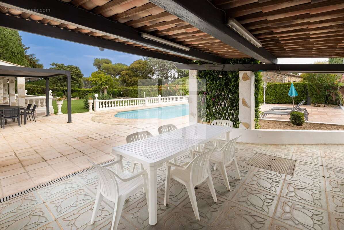 Baisse de prix - mougins - villa 4 ch avec piscine et magnifique terrain plat - photo 3