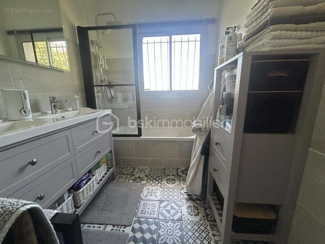 Belle maison plain pied - 4/5 chambres - veranda - piscine - terrain - photo 11