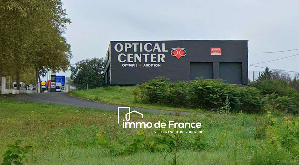 Villefranche De Rouergue, local de stockage, entrepôt de 500 m² , 400 m² en rez de chaussée + 100 m² a l'étage - photo 3