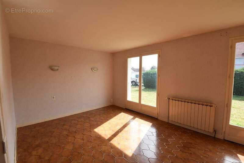 Maison à vendre 4 pièces GARNAT SUR ENGIEVRE (03) - photo 4