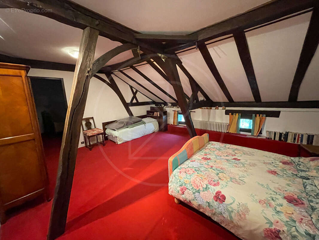 Maison à BONNEVILLE-ET-SAINT-AVIT-DE-FUMADIERES