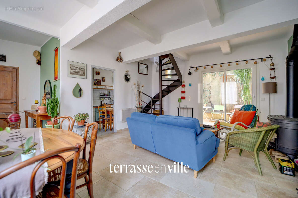 La ciotat - vieux port - maison t4 74m2 - cour intérieure - 495000€ - photo 2