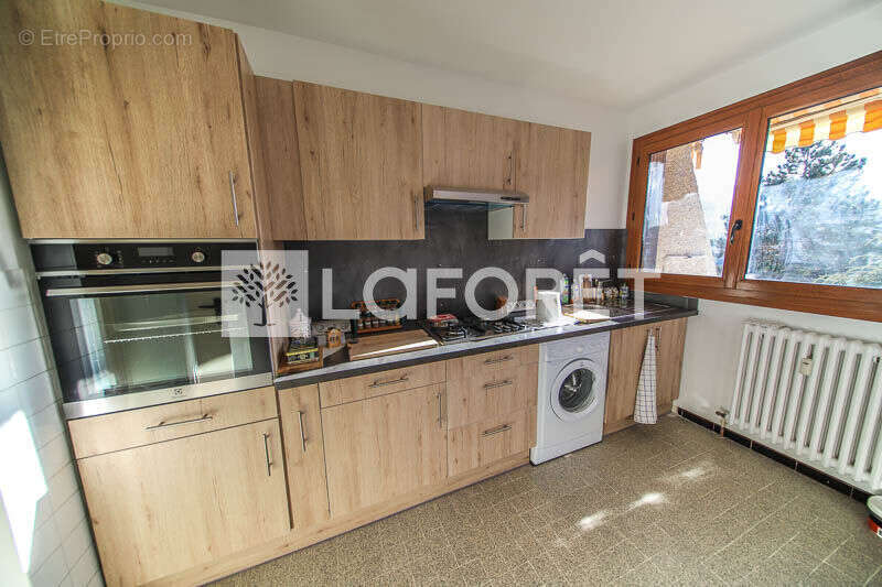 **appartement type 4  + cave + grenier - embrun - 4 pièces - photo 2