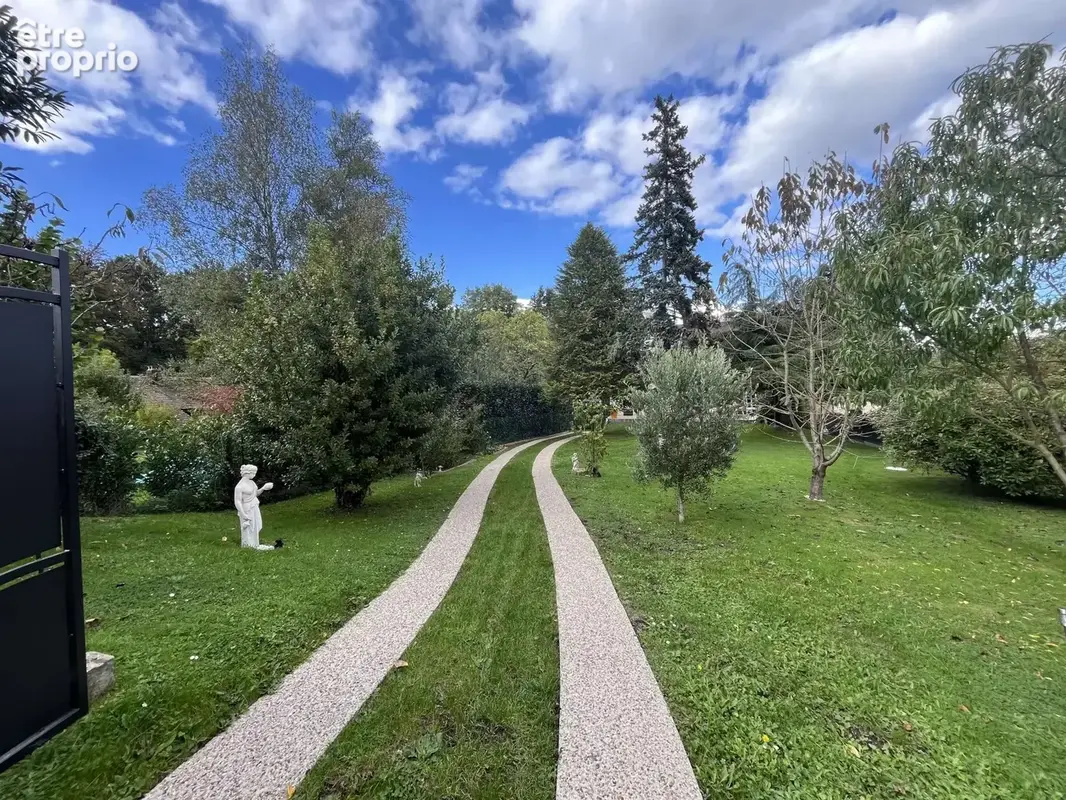 Maison avec de beaux volumes au calme et proche commodités - photo 10