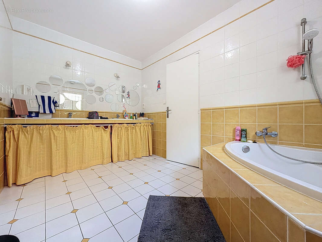 Maison à SAINT-VIANCE