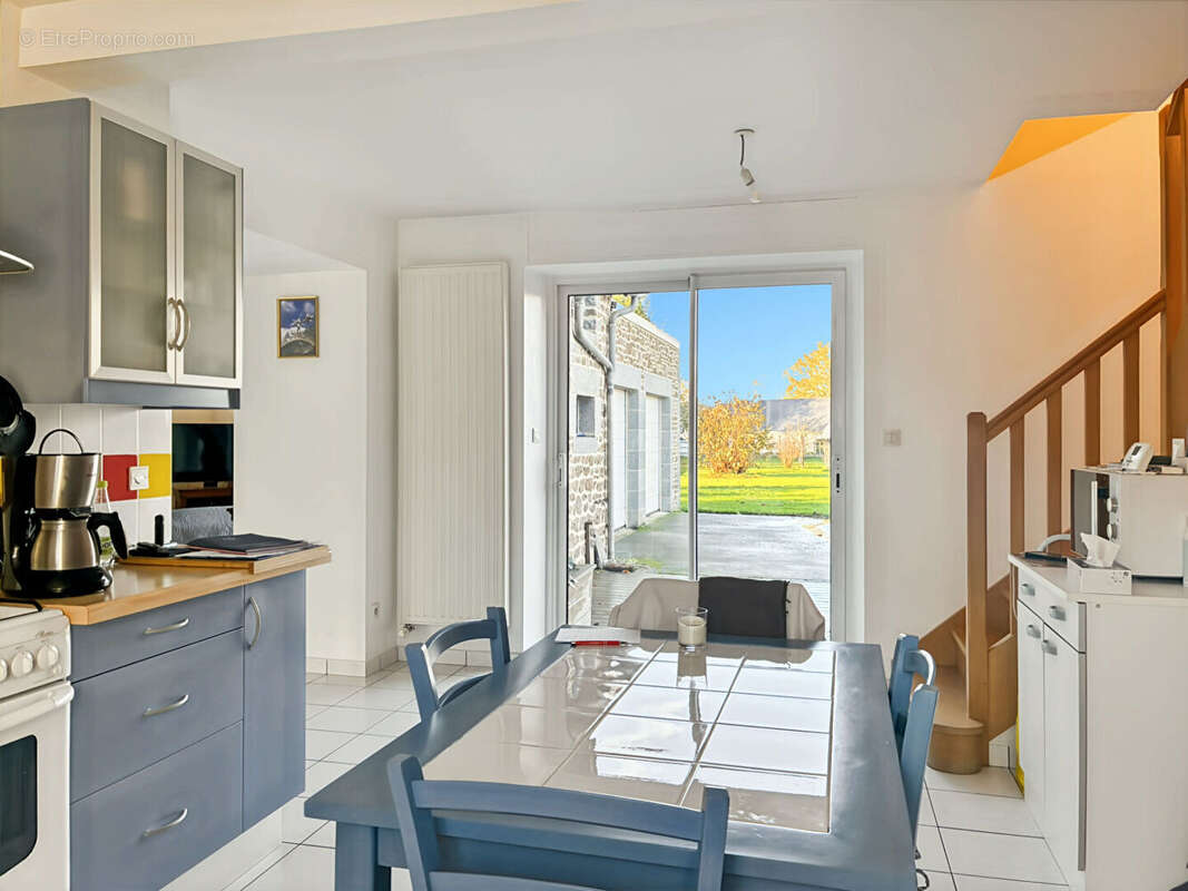 Maison à MEZIERES-SUR-COUESNON