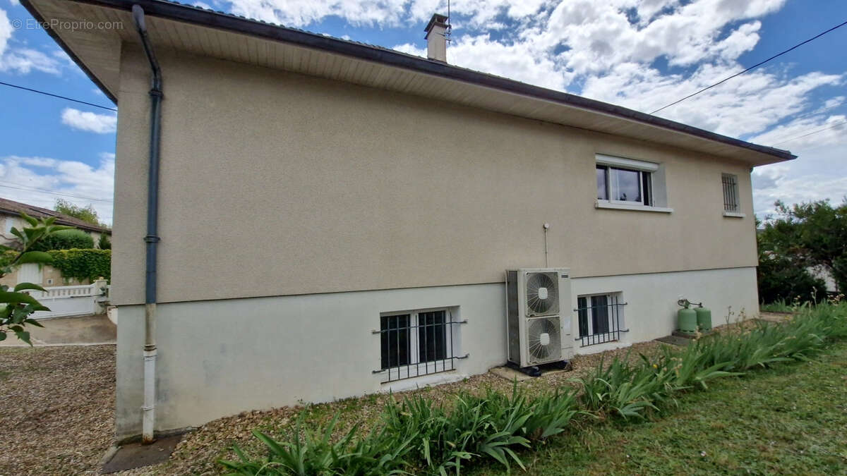 Maison à BONNEUIL-MATOURS