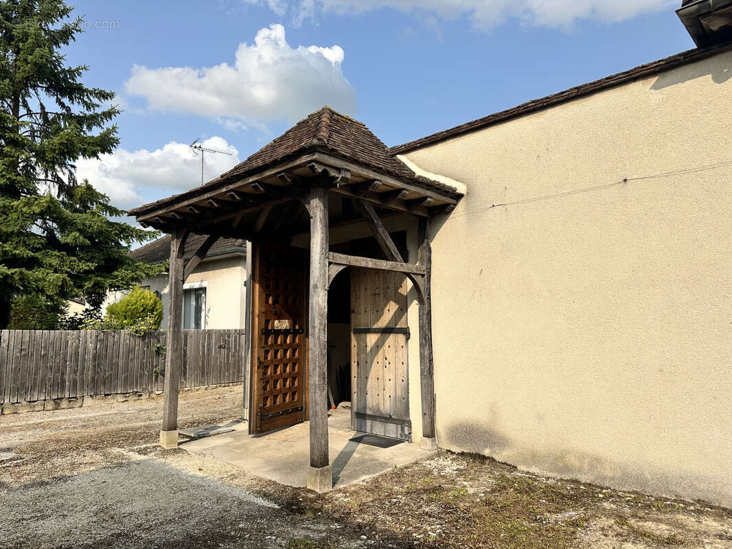 Maison à LA CHAPELLE-SAINT-LUC