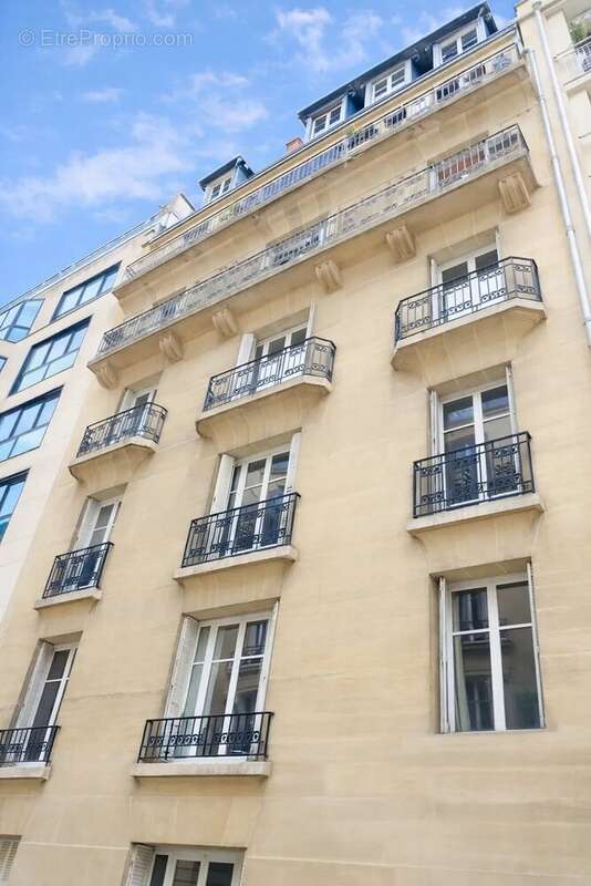 Appartement à NEUILLY-SUR-SEINE