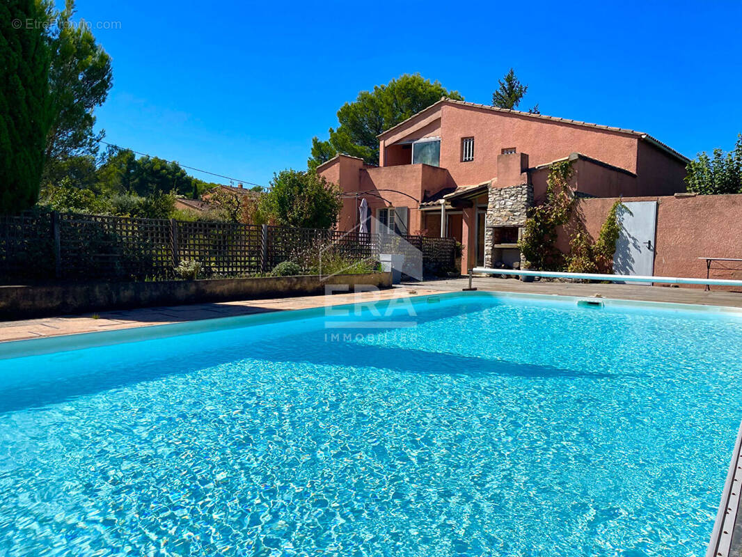 Maison à PERNES-LES-FONTAINES