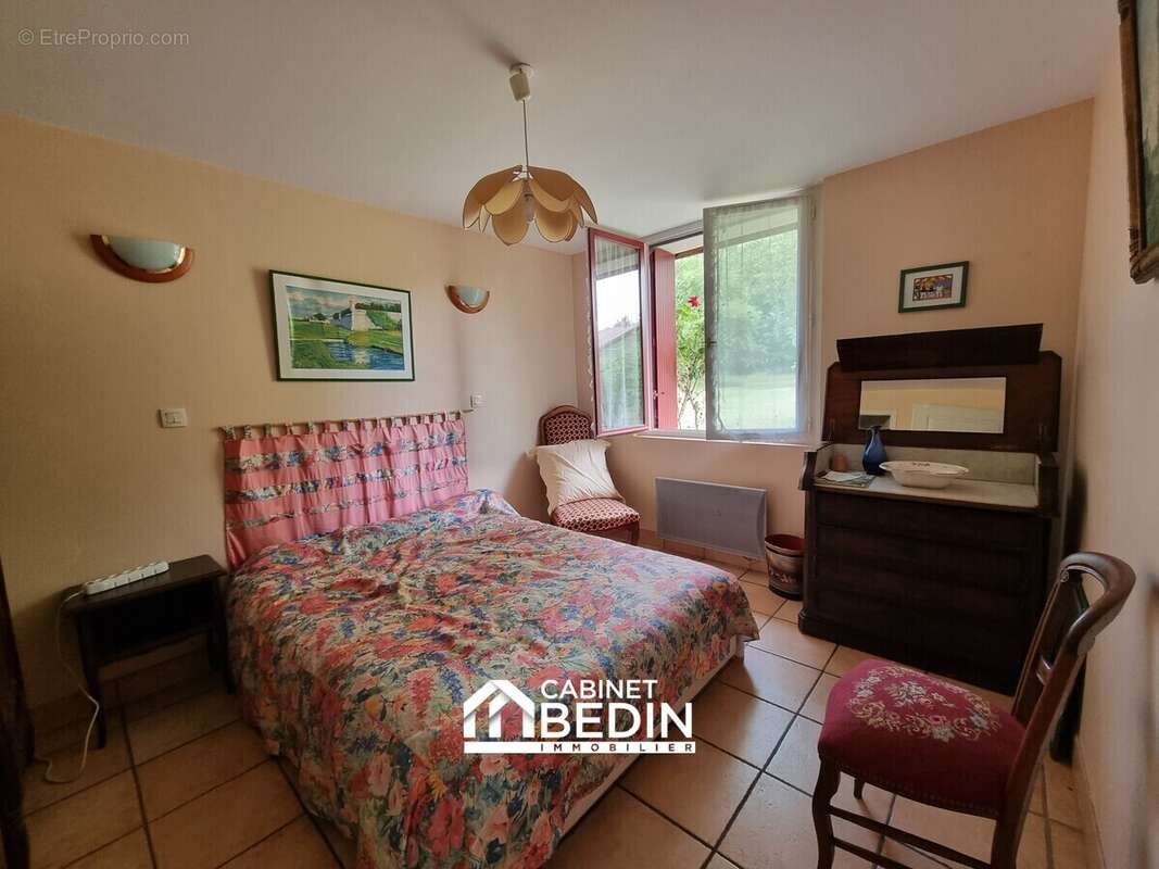 Maison 160 m² à Saint-Morillon  - photo 7