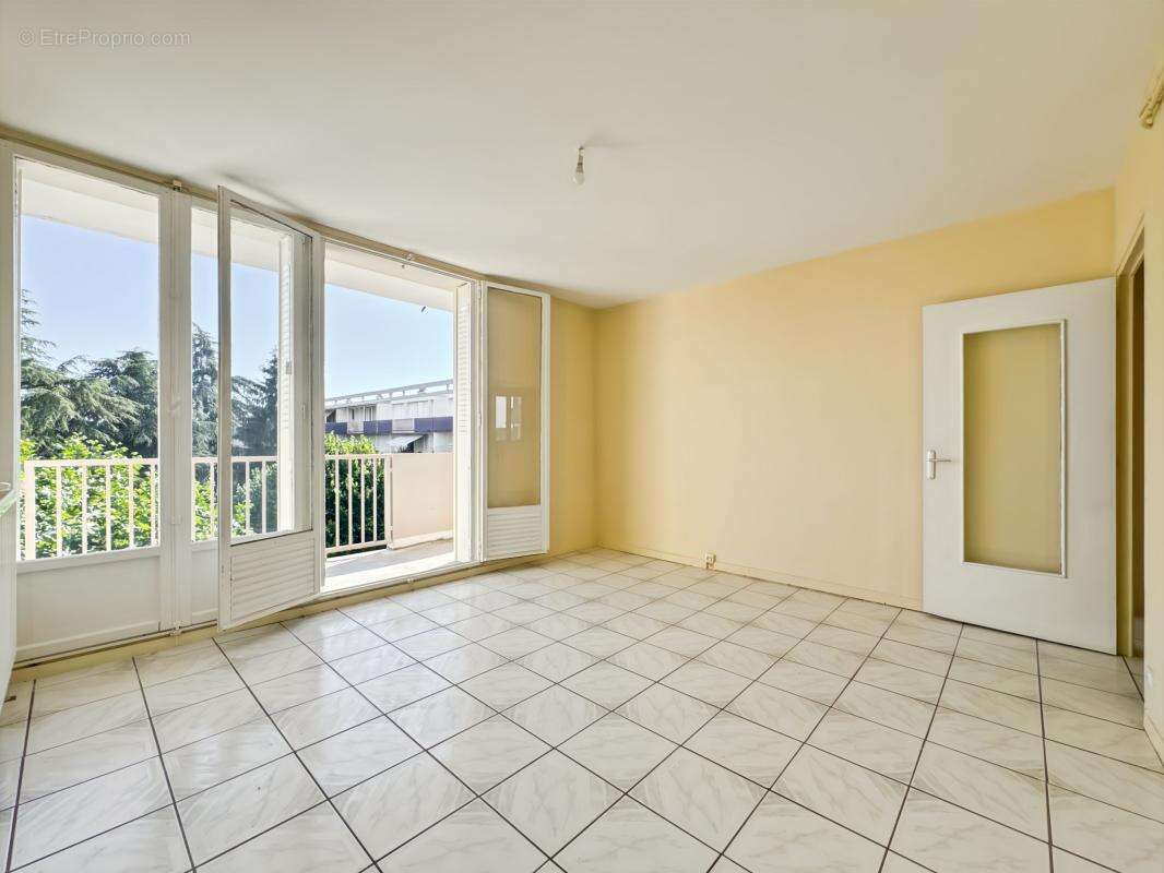 Appartement à ROMANS-SUR-ISERE