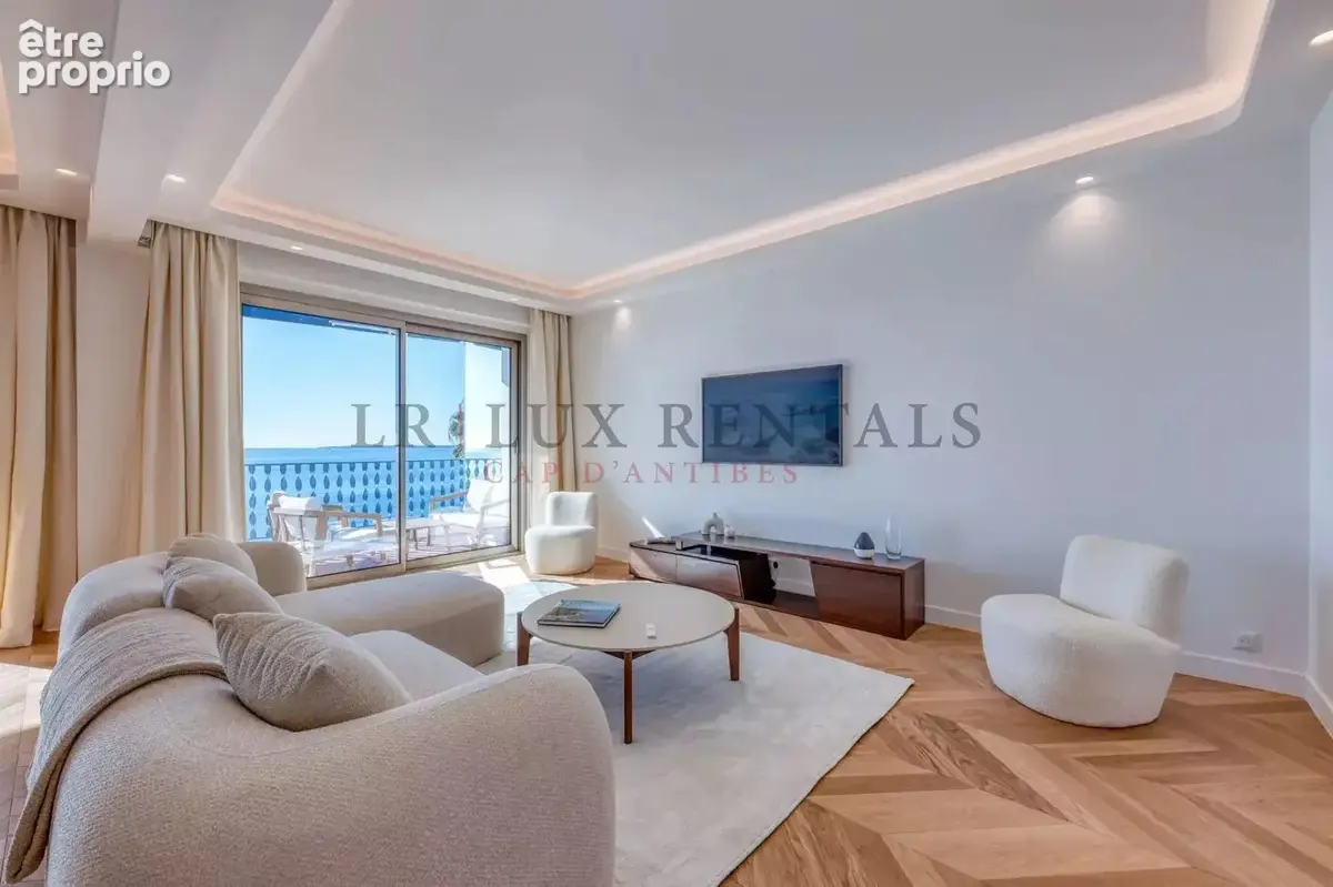 JUAN LES PINS, Appartement front mer entièrement rénové - photo 6