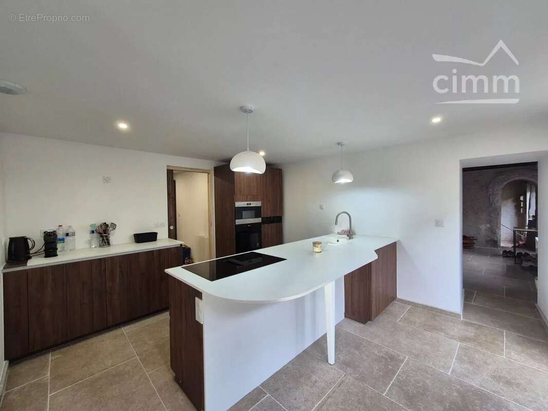 Maison de 290 m² avec 6 chambres, cave voûtée et double garage – Menars – Terrain 1 350 m² - photo 2