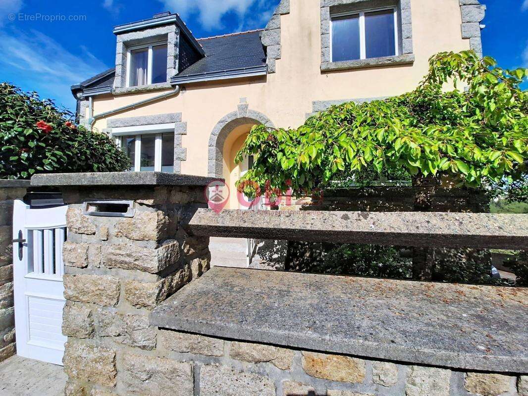 Maison à PONT-DE-BUIS-LES-QUIMERCH