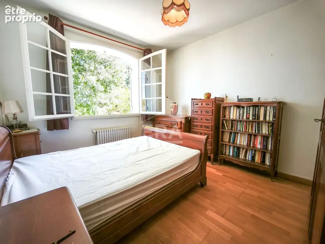 Propriété familiale avec ascenseur, piscine et maison d'invités - photo 12
