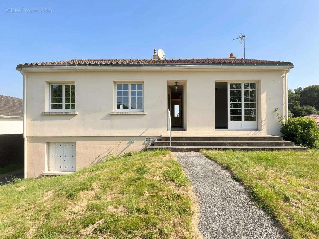 Maison à LES HERBIERS
