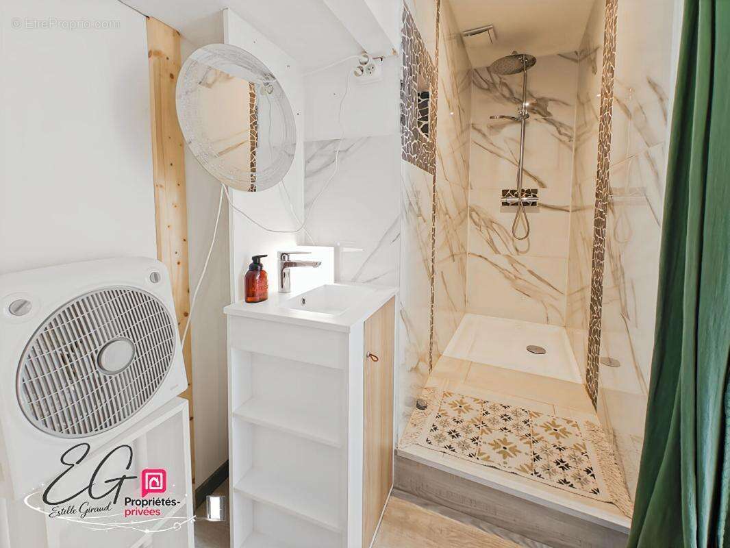 Maison de village avec terrasse, studio indépendant et beau potentiel - photo 13