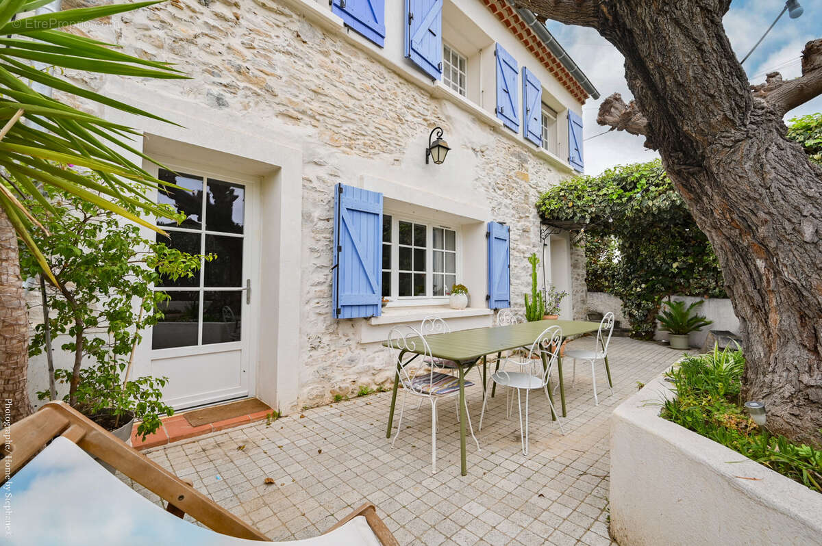 Maison à SAINT-CYR-SUR-MER