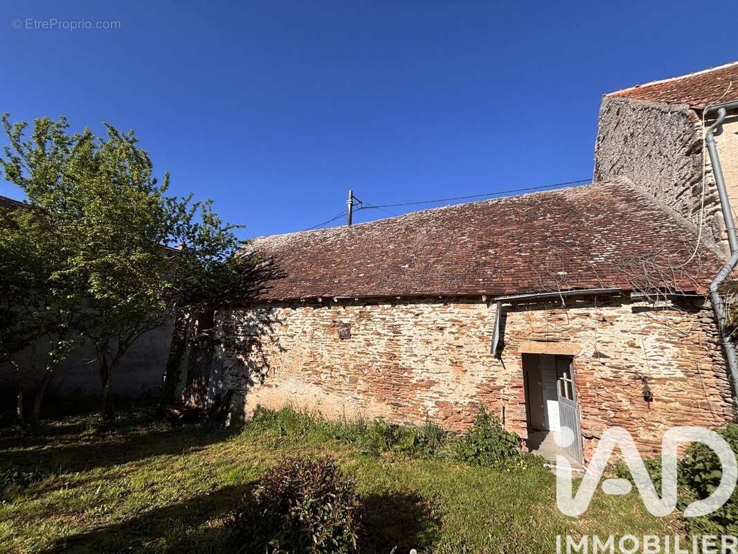Maison 112 m² à Lalizolle  - photo 2