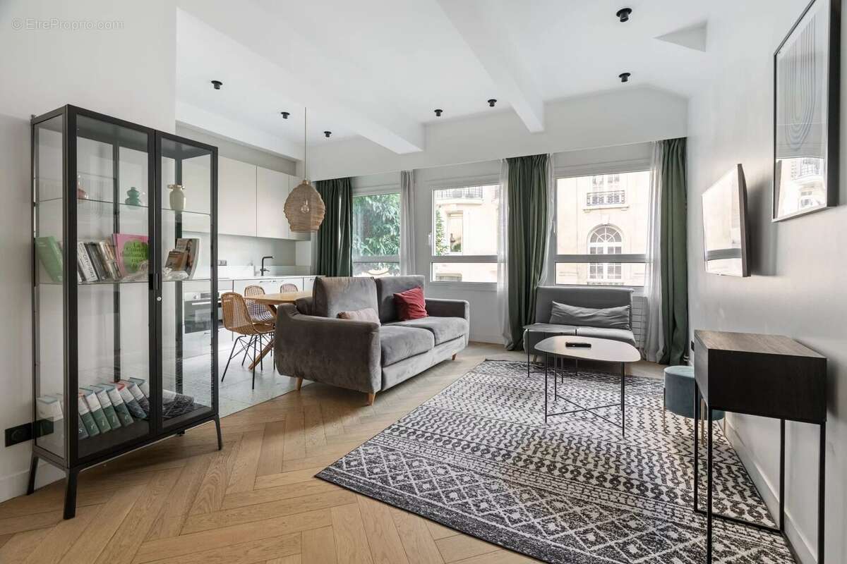 Appartement à PARIS-16E