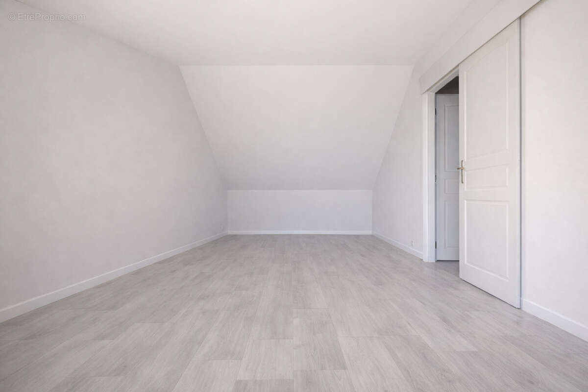 Maison à OZOIR-LA-FERRIERE