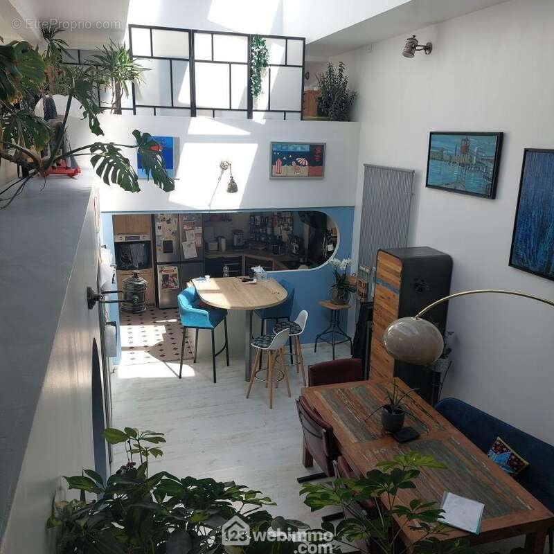 Loft d'exception de 203 m2. Cet espace à vivre du rez de chaussée de 35 m2. - Appartement à CAEN