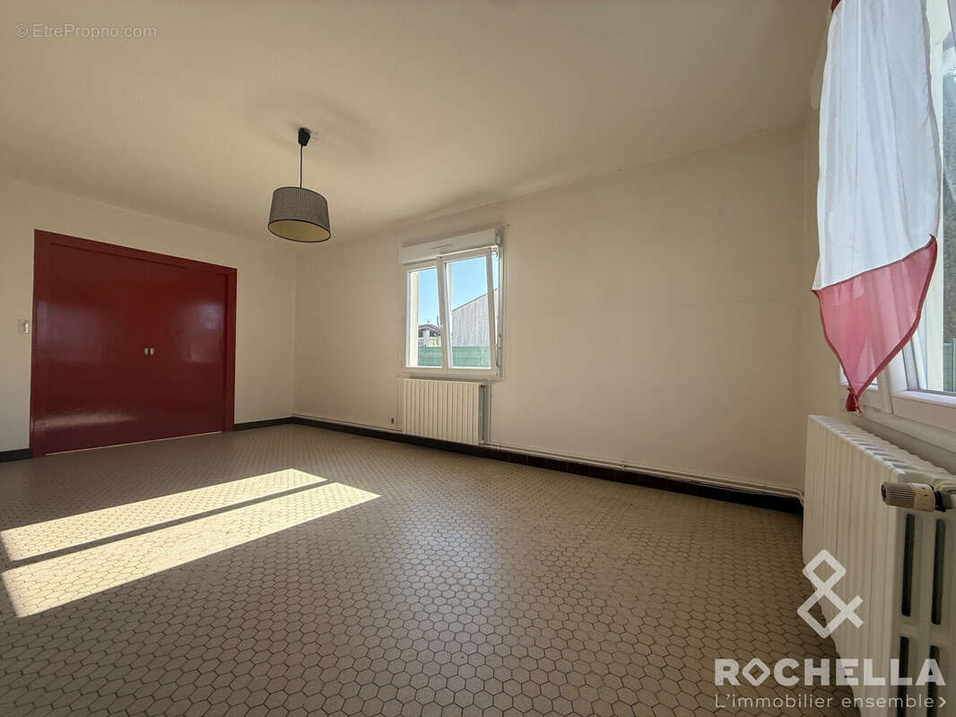 Maison 92 m² à Saint-Julien-De-L'escap  - photo 4