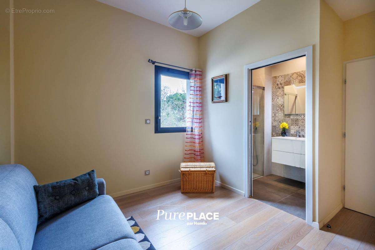 Appartement à VILLENEUVE-LES-AVIGNON