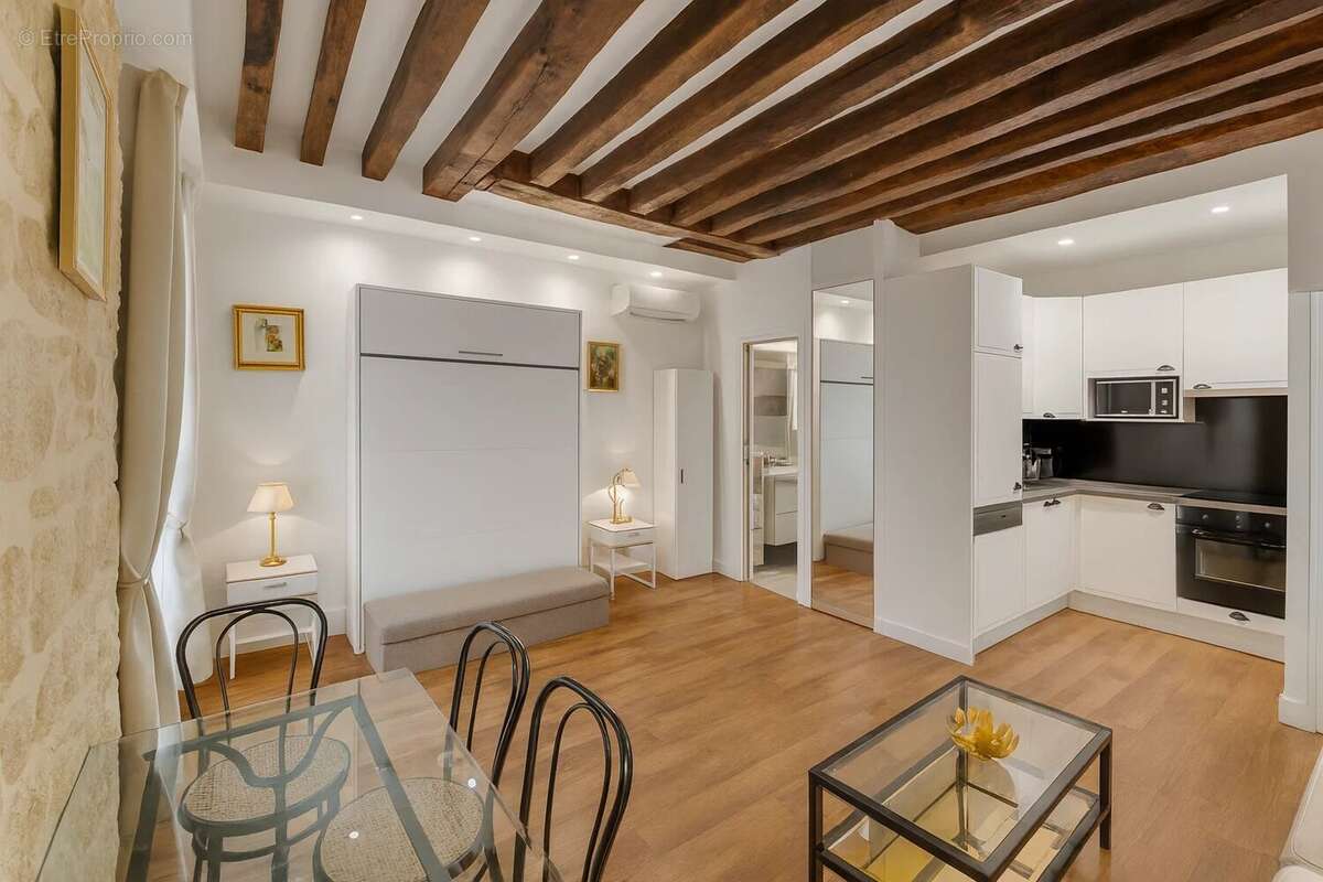 Appartement à PARIS-3E