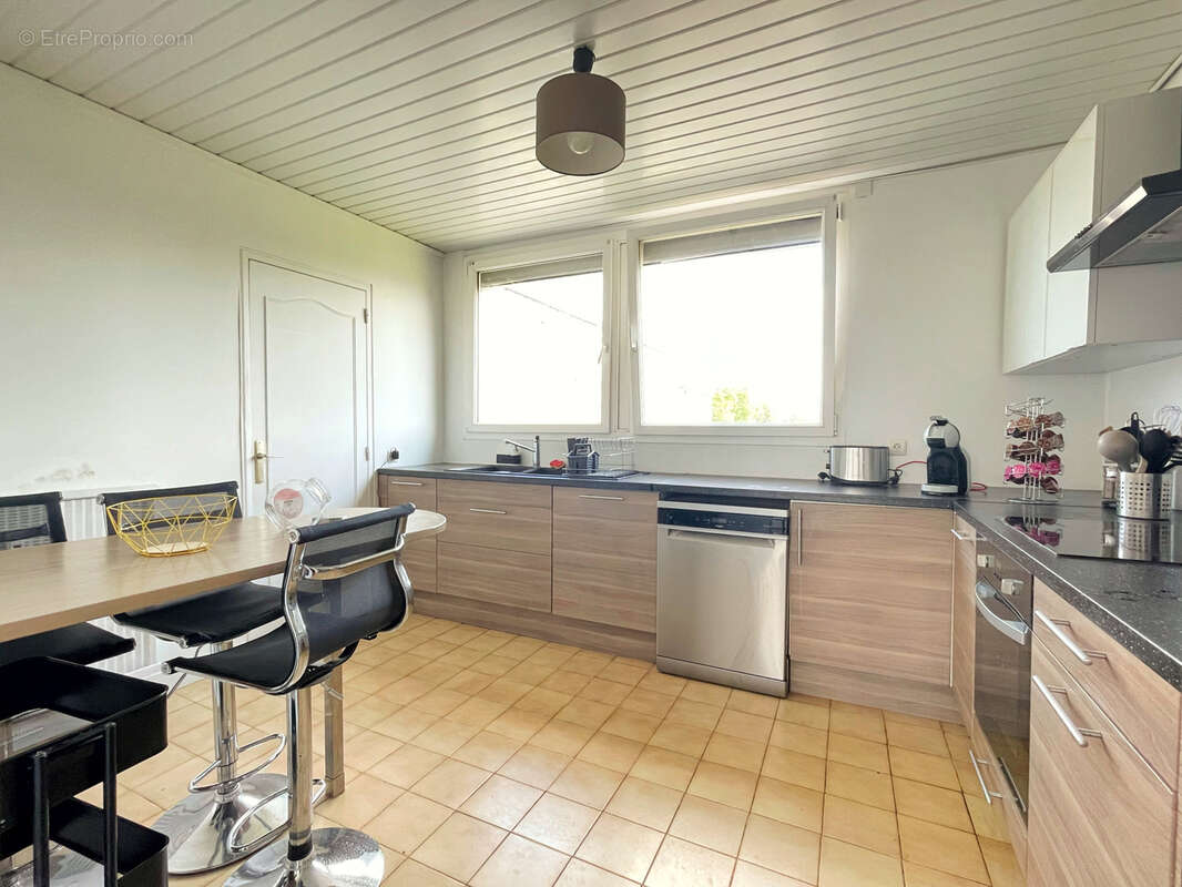 Appartement à PIERRE-BENITE