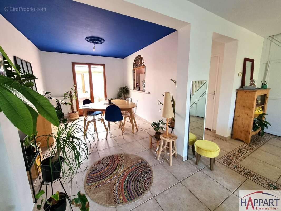 Maison à VAUX-LE-PENIL