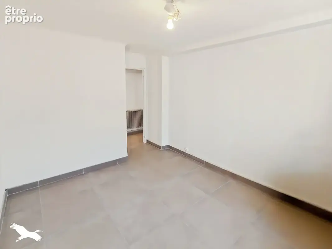 A VENDRE - Marseille 13013 - Appartement à vendre - T4 - 88 m² avec balcon et cave - photo 6