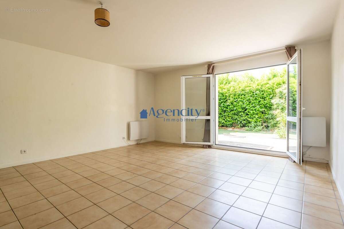 Appartement à BRIE-COMTE-ROBERT