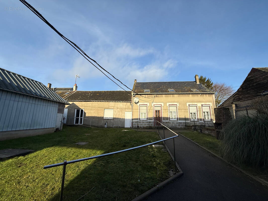 Maison à MOYENCOURT-LES-POIX